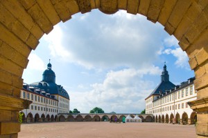 Schloss-Friedenstein die beiden Türme vom Hauptportal gesehen